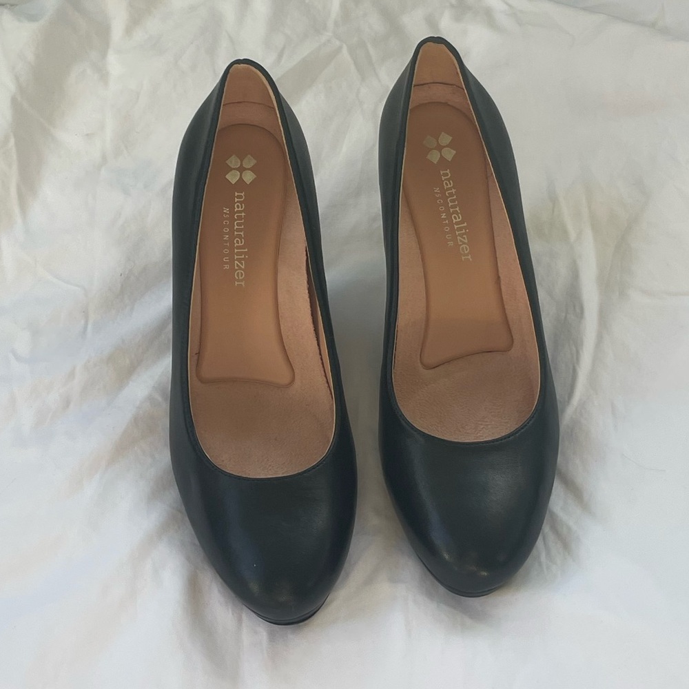 Naturalizer black size 6N pumps in good condition but damage to one of the heels